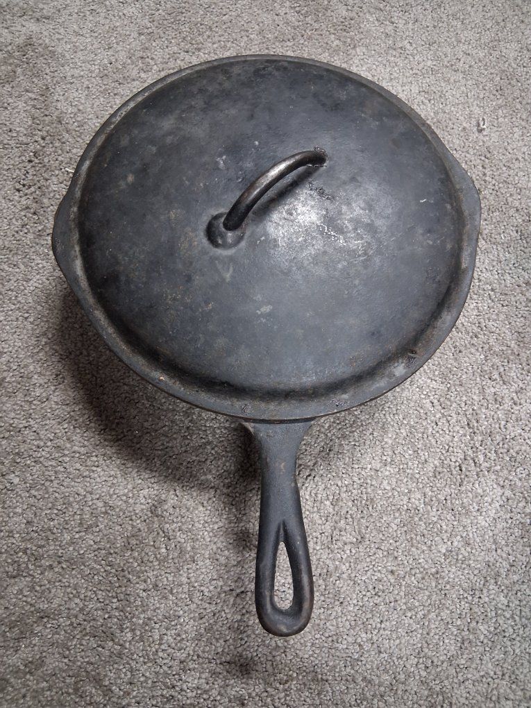 Old Collectible USA No 8 Cast Iron Pan Great Condition!