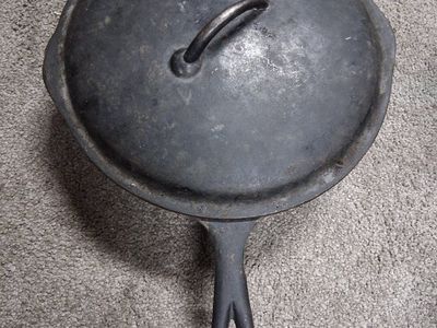 Old Collectible USA No 8 Cast Iron Pan Great Condition!