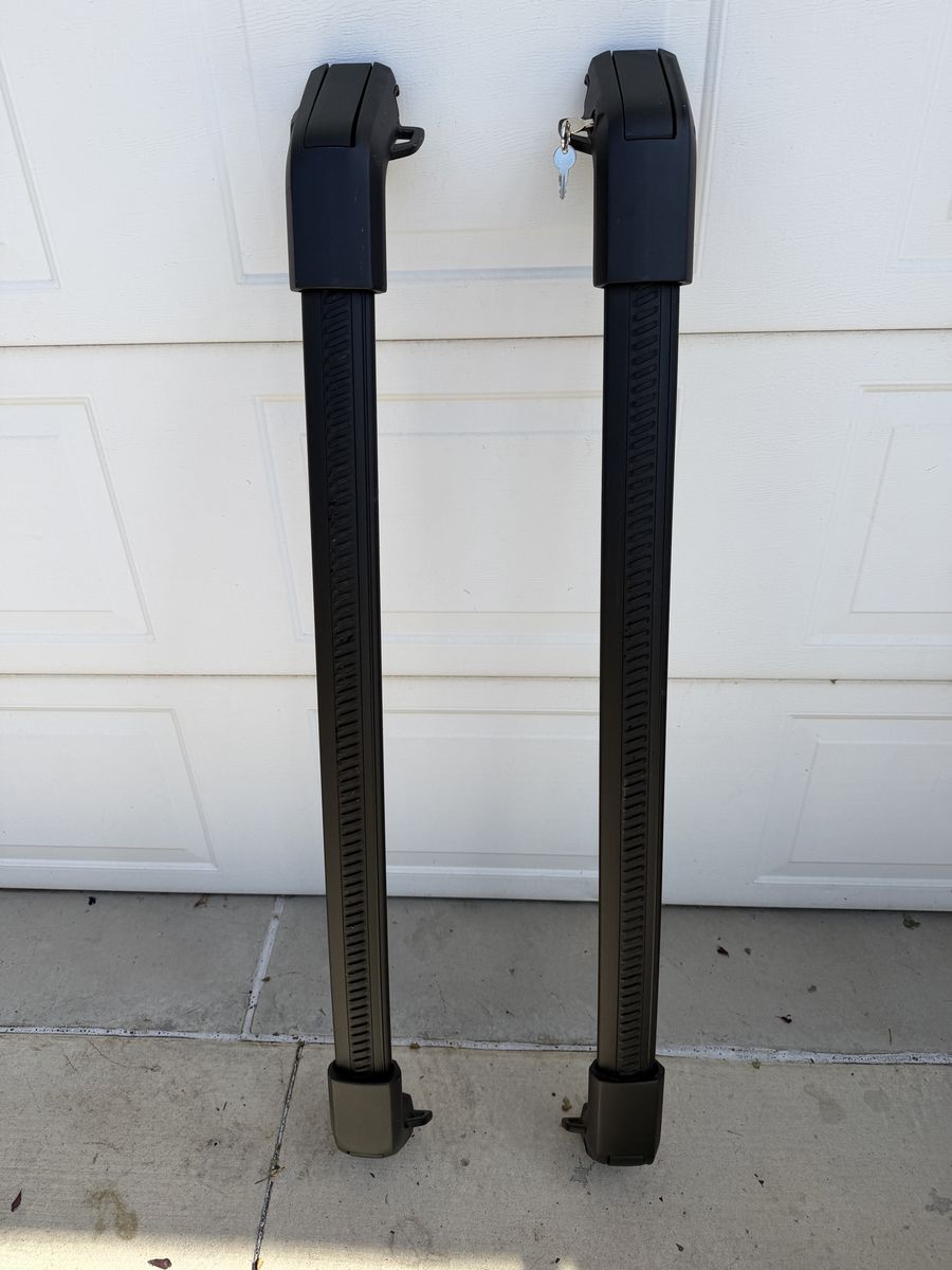 GM Yukon/Tahoe/Suburban Roof Rack Crossbars (2021+ Models) with Keys