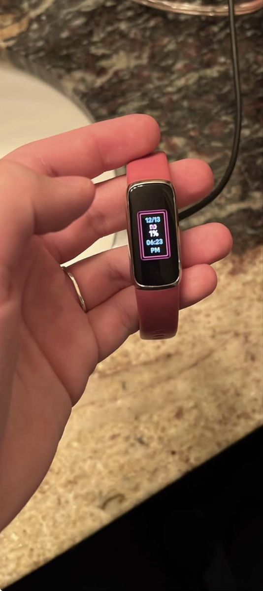 Fitbit Luxe w/charger and band