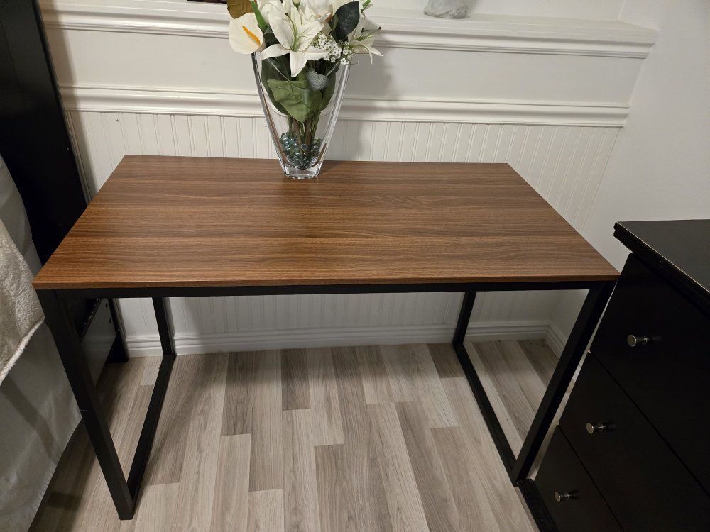 Minimalist Computer/Writing Desk – Wood & Metal Frame