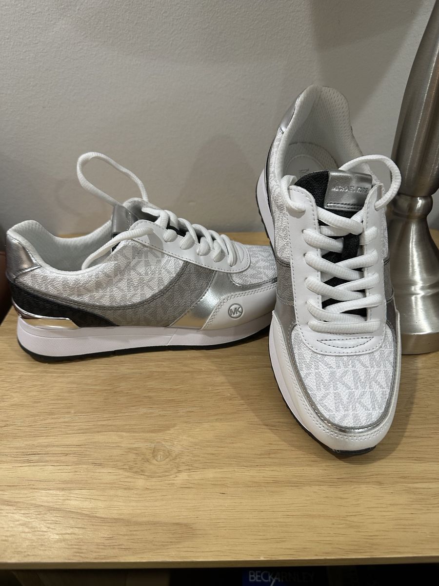 Michael Korns. Women's Size 7