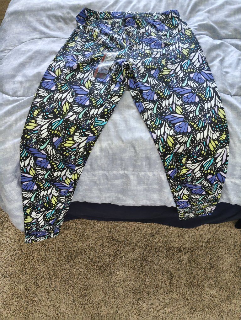 Womens size medium ankle leggings