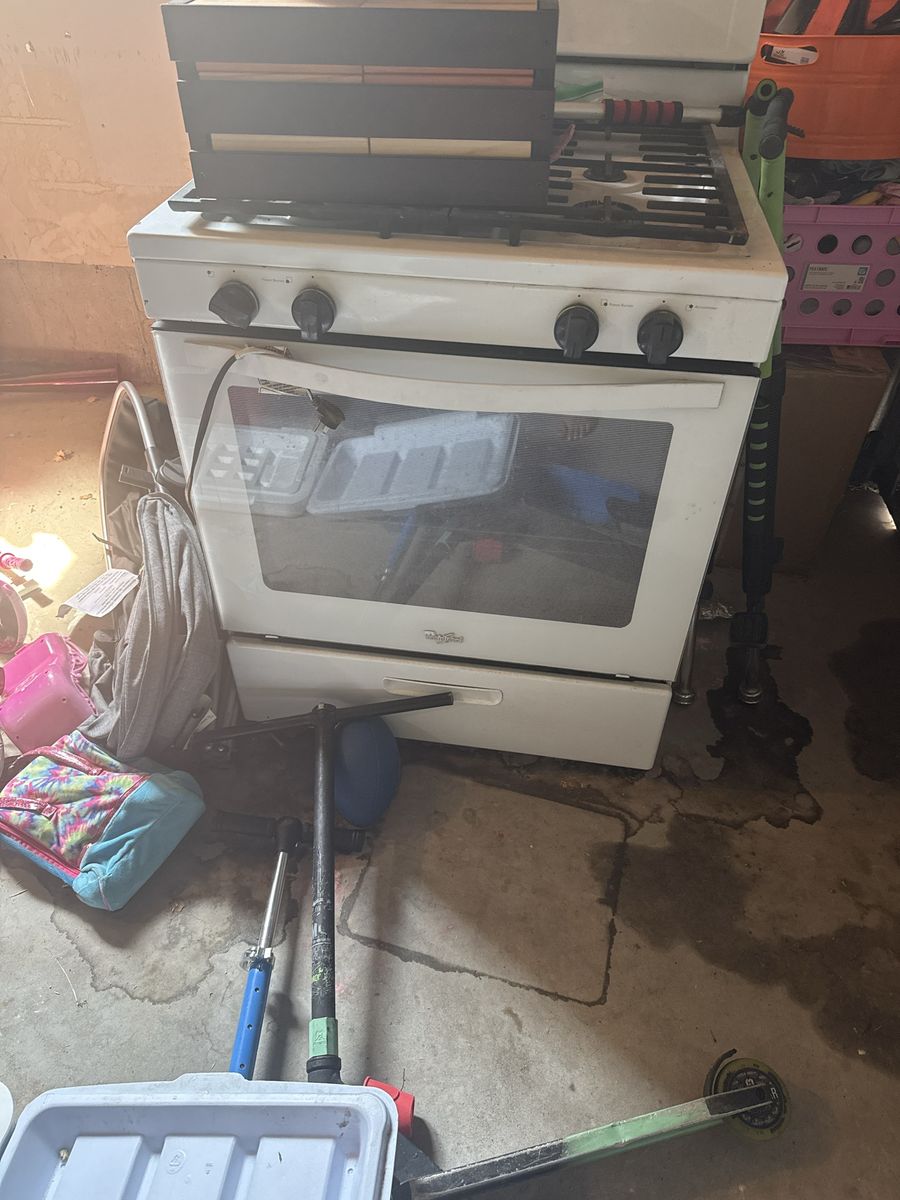 Whirlpool White Freestanding Gas Range Stove and Oven