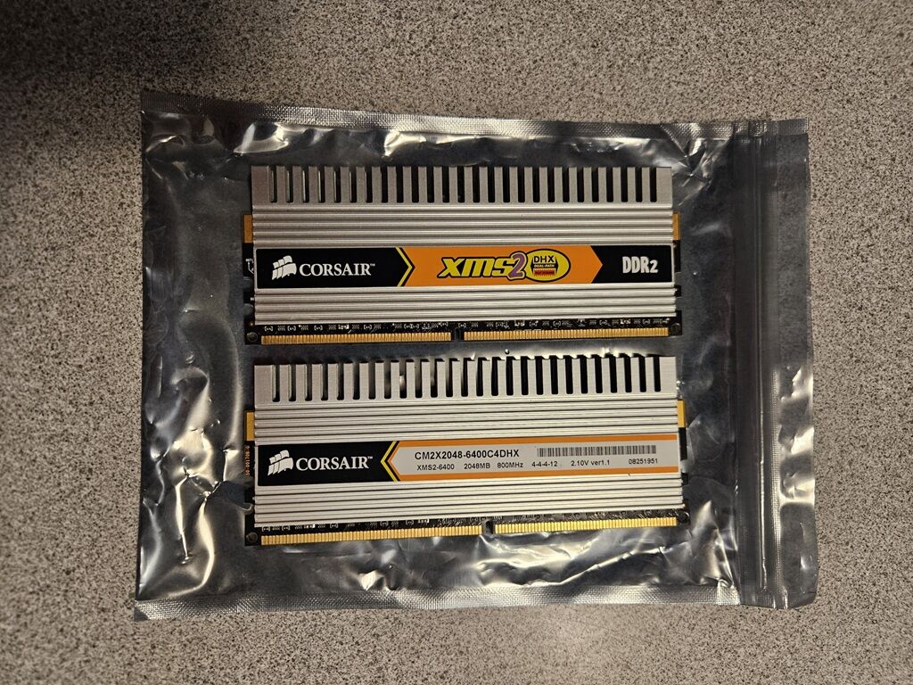 CORSAIR XMS2 DHX 4GB (2 x 2GB) DDR2 800 (PC2 6400) Dual Channel Kit Desktop