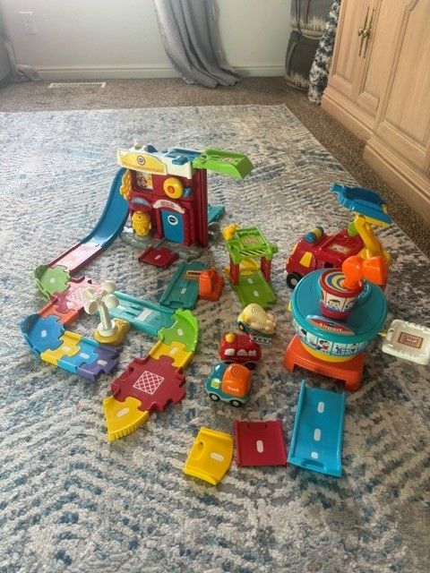 Childrens VTech train set