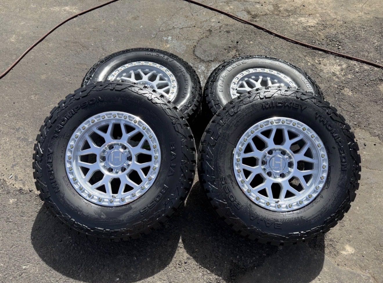 New Silver Hostile Rapture H601 285/70r17 Mickey Thompson Baja Boss AT 6x5.5 Chevy Silverado 1500 GMC Sierra Toyota Tacoma Tahoe