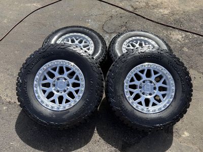 New Silver Hostile Rapture H601 285/70r17 Mickey Thompson Baja Boss AT 6x5.5 Chevy Silverado 1500 GMC Sierra Toyota Tacoma Tahoe