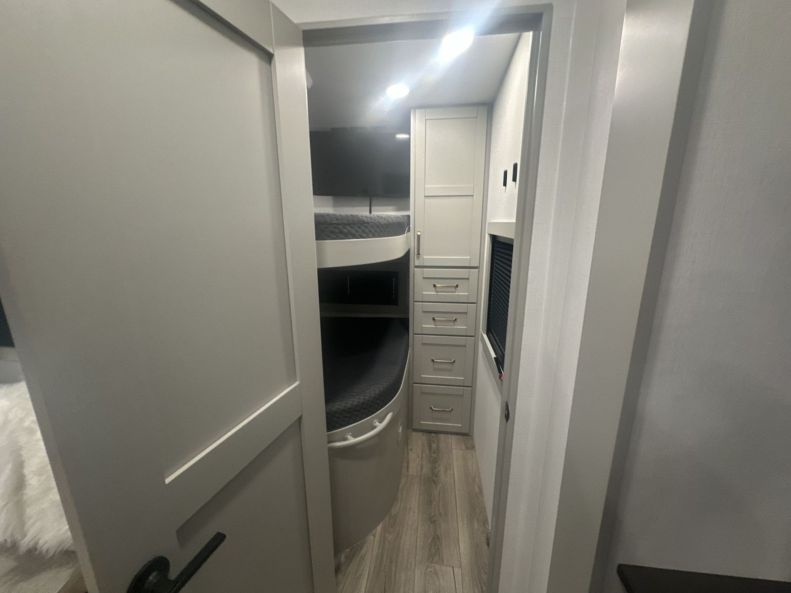 Main image 19