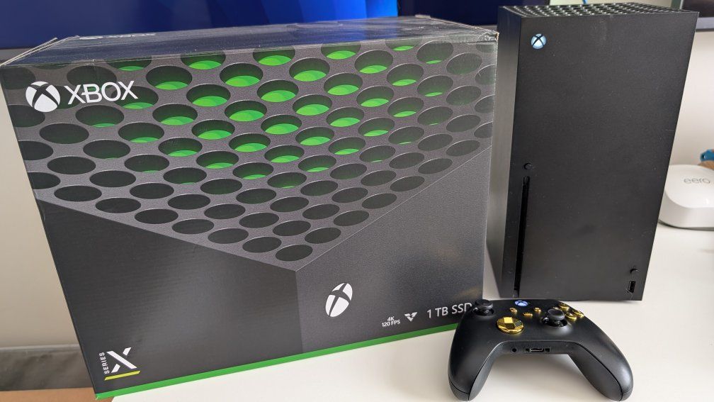 Xbox Series S – Excellent Condition – Controller Included