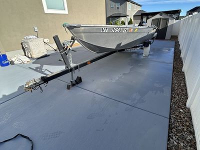 2016 Crestliner utility/fishing boat