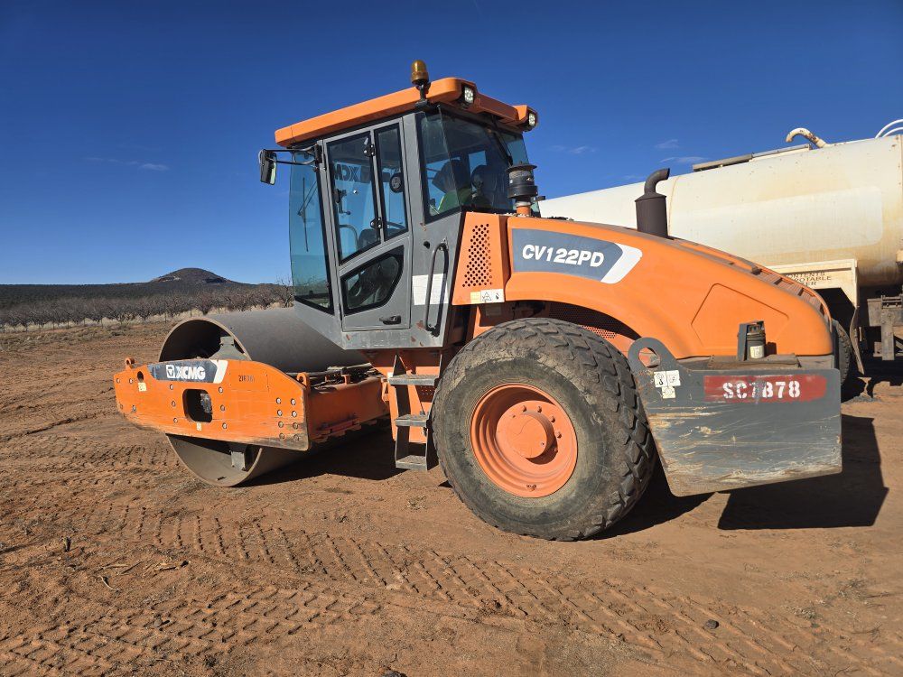 2019 XCMG 84" smooth drum compactor