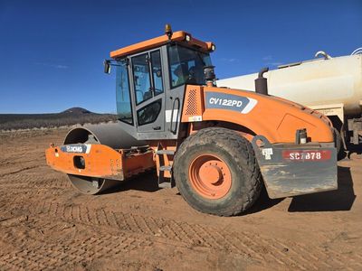 2019 XCMG 84" smooth drum compactor