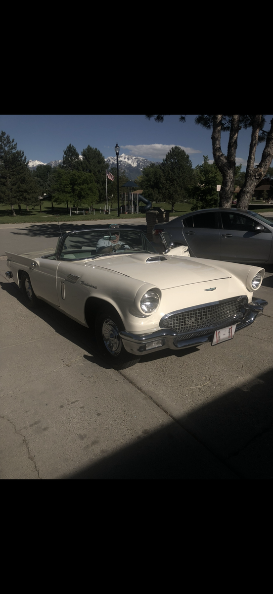 1957 Ford Thunderbird 