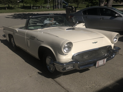 1957 Ford Thunderbird