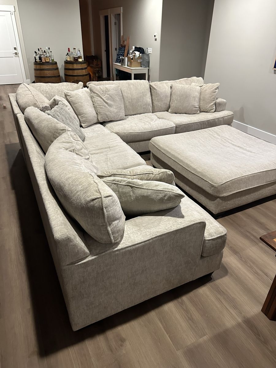 Need to sell!!!! Very comfortable sectional.
