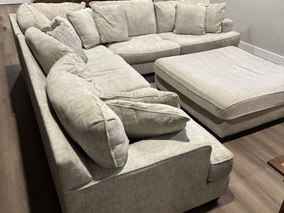 Need to sell!!!! Very comfortable sectional.