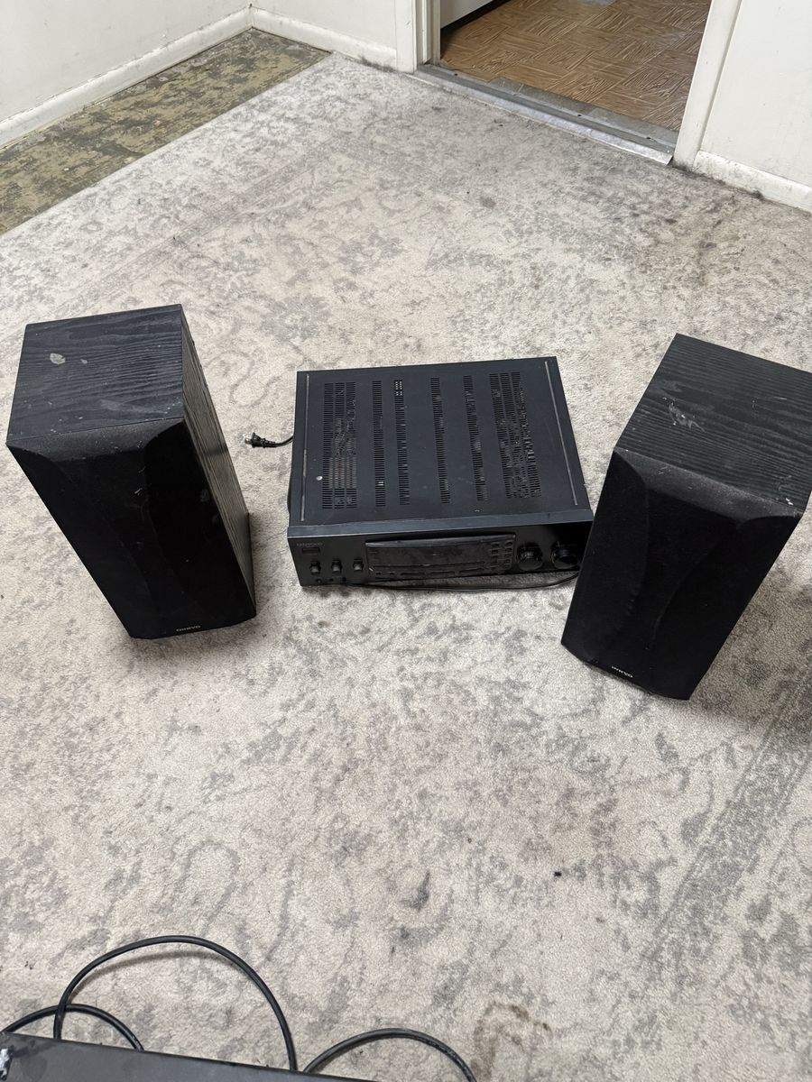Kenwood KR-V5580 Audio-Video Surround Receiver with Onkyo Speakers