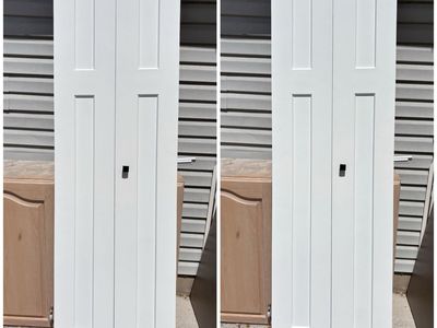 4 foot Bi-fold closet doors great condition track included