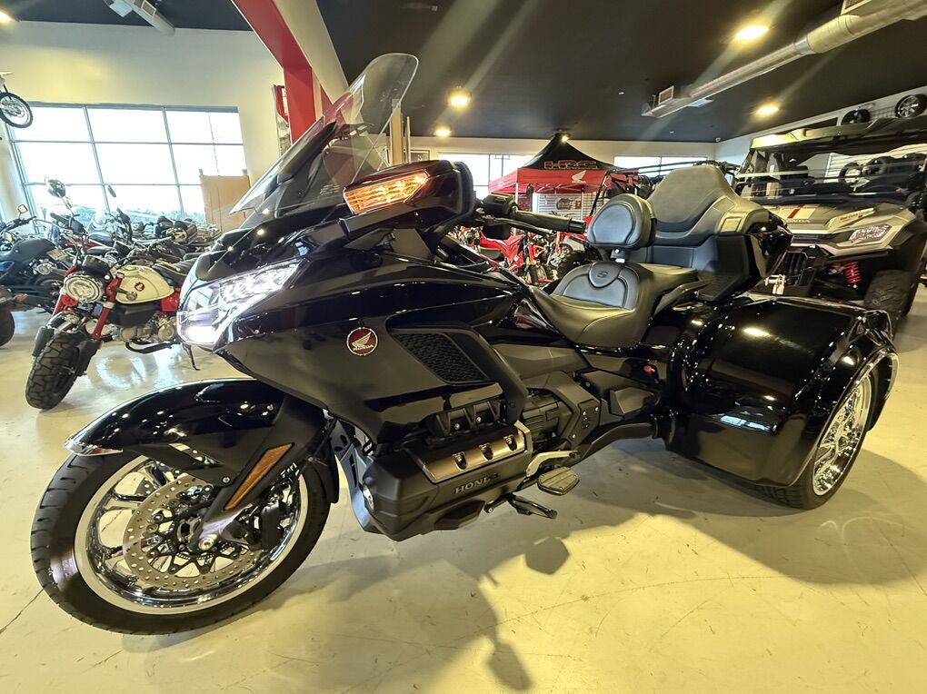 2023 Honda Gold Wing California Sidecar CSC Trike – low miles– $42,995