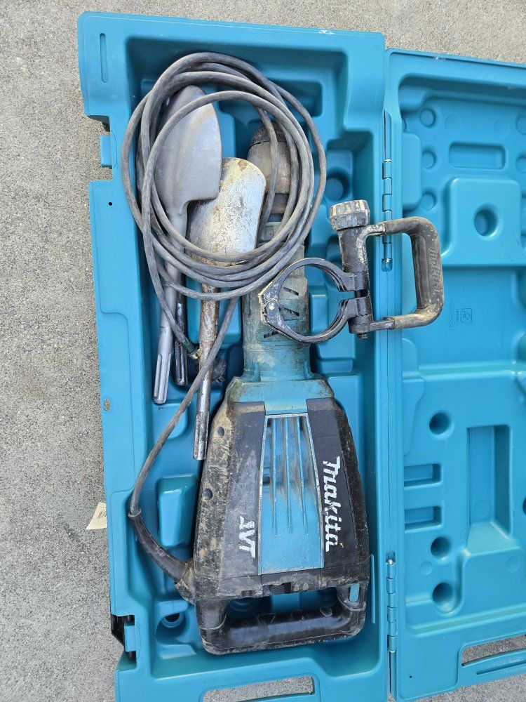 Makita AVT Demolition Hammer Drill with Case and Bits