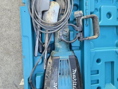 Makita AVT Demolition Hammer Drill with Case and Bits