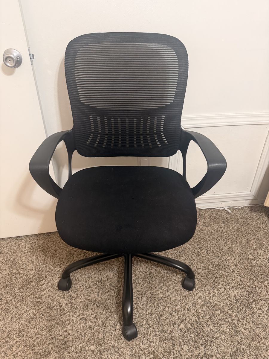 Basic office desk chair