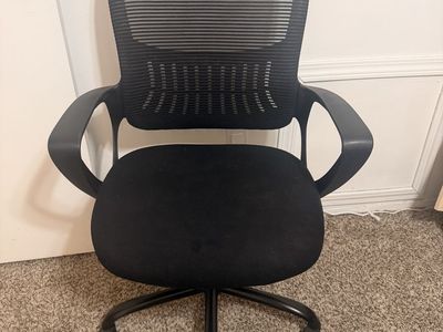 Basic office desk chair