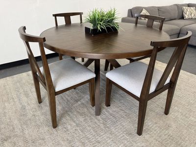 LIKE NEW COSTCO 5-PIECE DINING TABLE SET