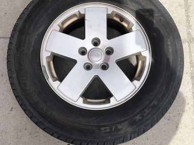 5 Stock 2017 Jeep rims with like new Michelin tires 255 70 18