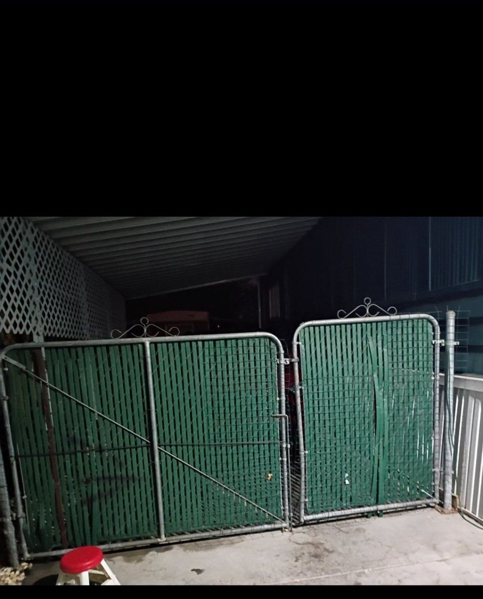 chain link gate 11'7"