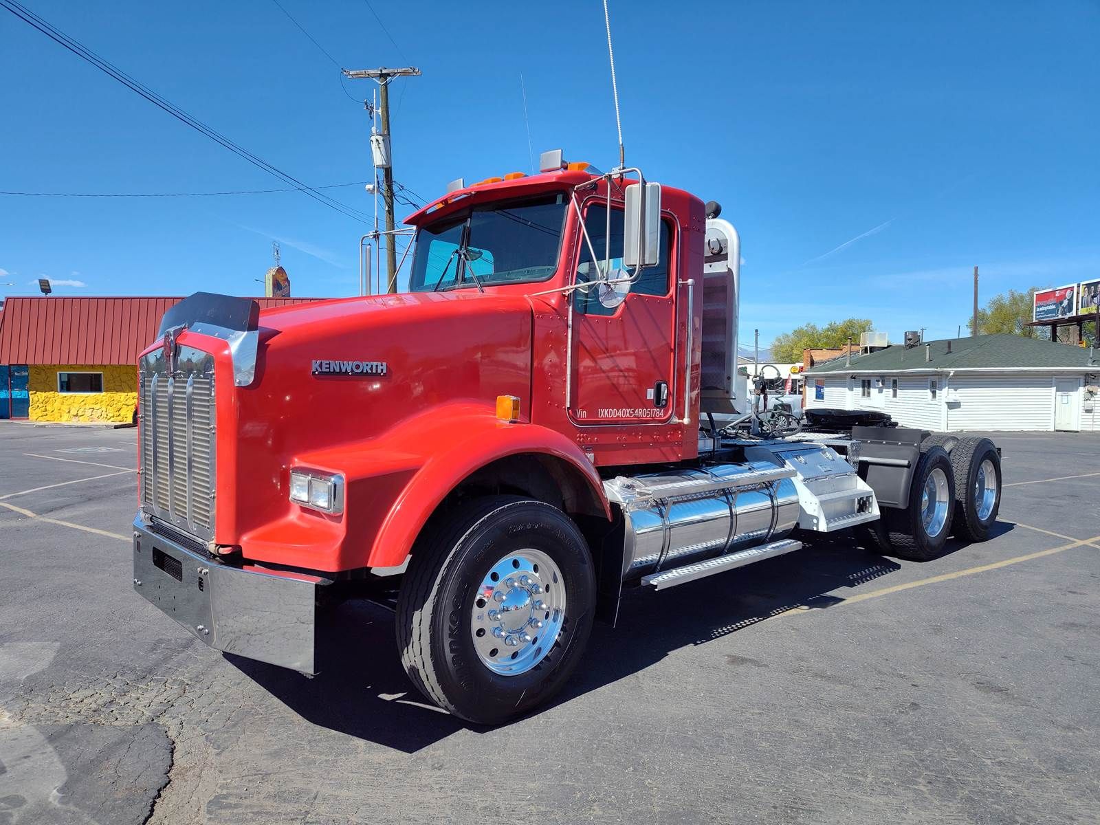 2004 Kenworth T800, Tractor, Cummins, 14.9 L, Eaton Fuller 18-Spd, 500 H.P. PTO, Pump, Chalmers Sus, Low Miles 137K!