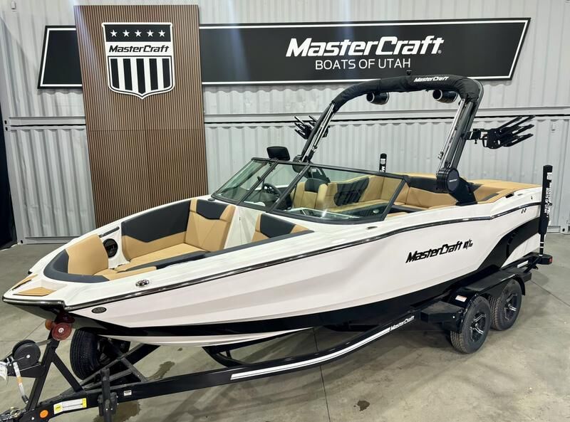 Powerful 2025 MasterCraft NXT23 – Wake & Surf Boat – Lake Powell Rental