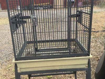 Large parrot sized birdcage