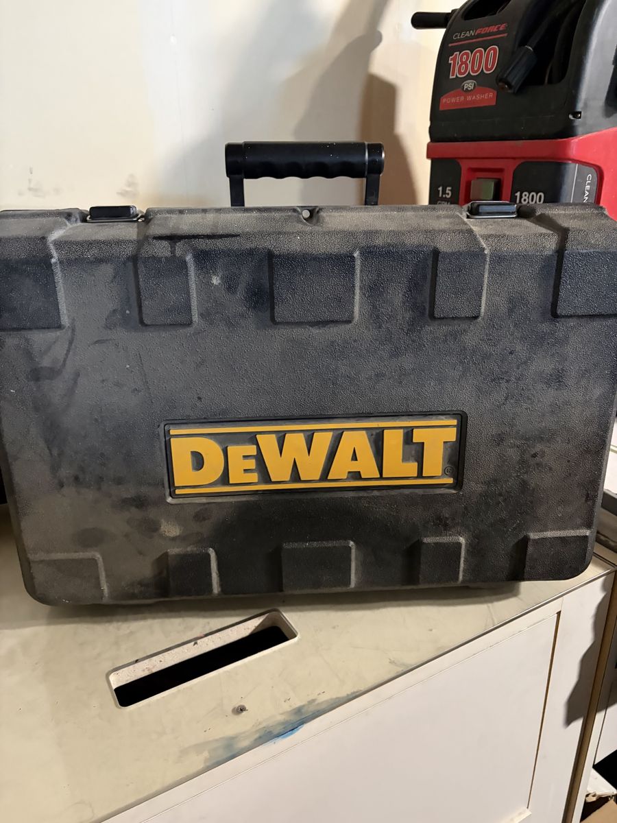 Dewalt circular saw and reciprocating saw