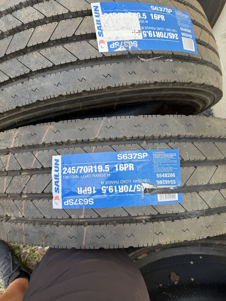 245/70r19.5 Tire