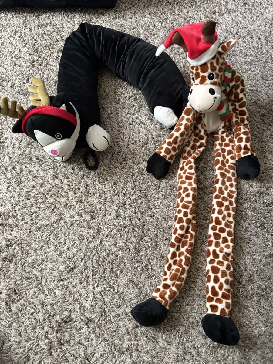 Christmas theme cat door stopper and giraffe pet t