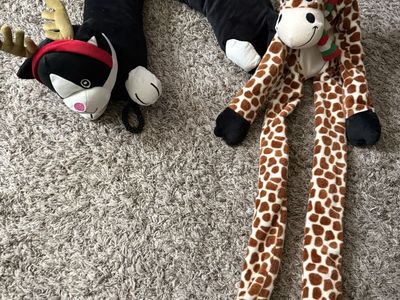 Christmas theme cat door stopper and giraffe pet t