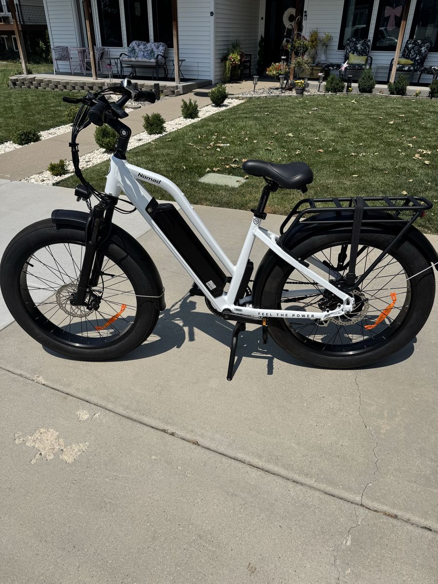 Magnum Nomad Electric Fat Tire Bike White - Only 13 Miles!