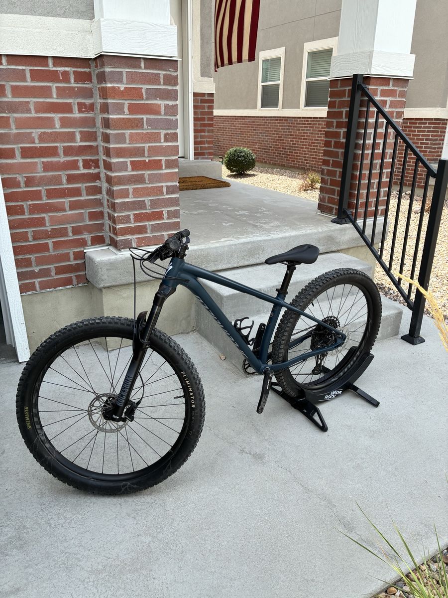 Specialized Fuse Hardtail Mountain Bike - RockShox Fork, SRAM Drivetrain Small
