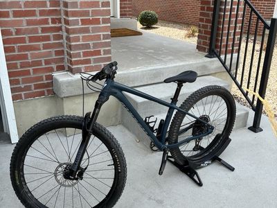Specialized Fuse Hardtail Mountain Bike - RockShox Fork, SRAM Drivetrain Small