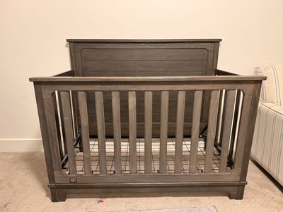 Simmons 4 in 1 Convertible Crib