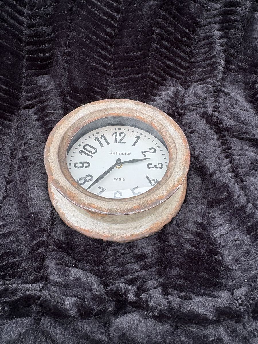 9” Decorative wall clock $15 cash/venmo in Draper