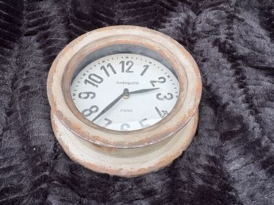 9” Decorative wall clock $15 cash/venmo in Draper