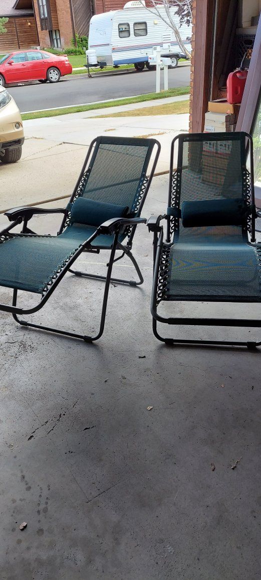 Set of 2 Green Zero Gravity Patio Chairs - Adjustable Recliner Lounge Chairs