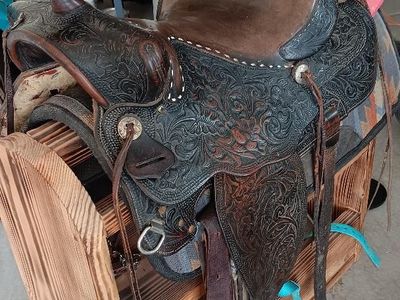 Western Leather Horse Saddle - Tooled Black & Brown with White Stitching, 14.5" Seat