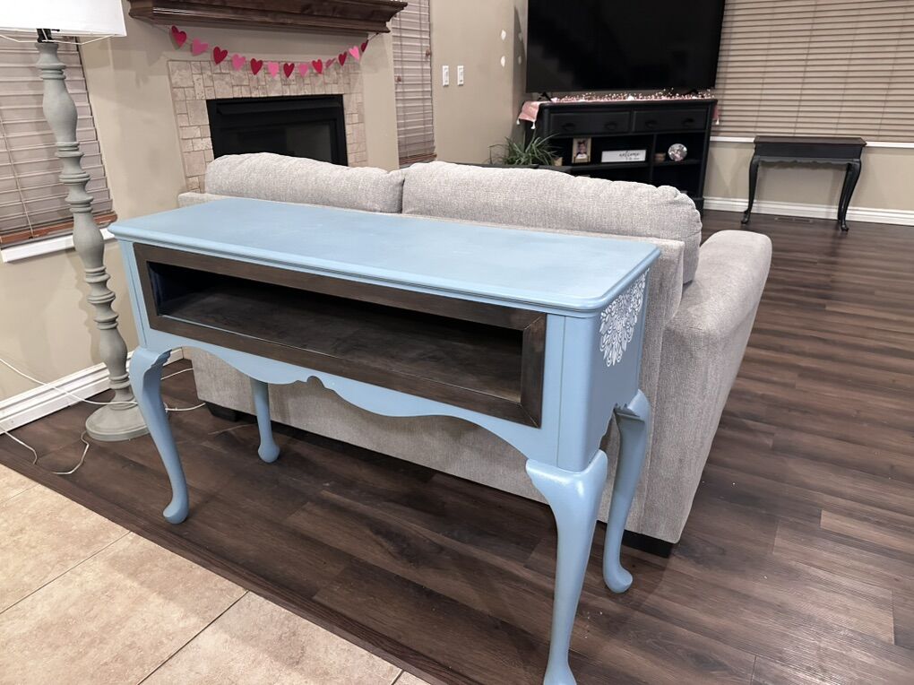 Buffet Table / Side Table / Sofa Table