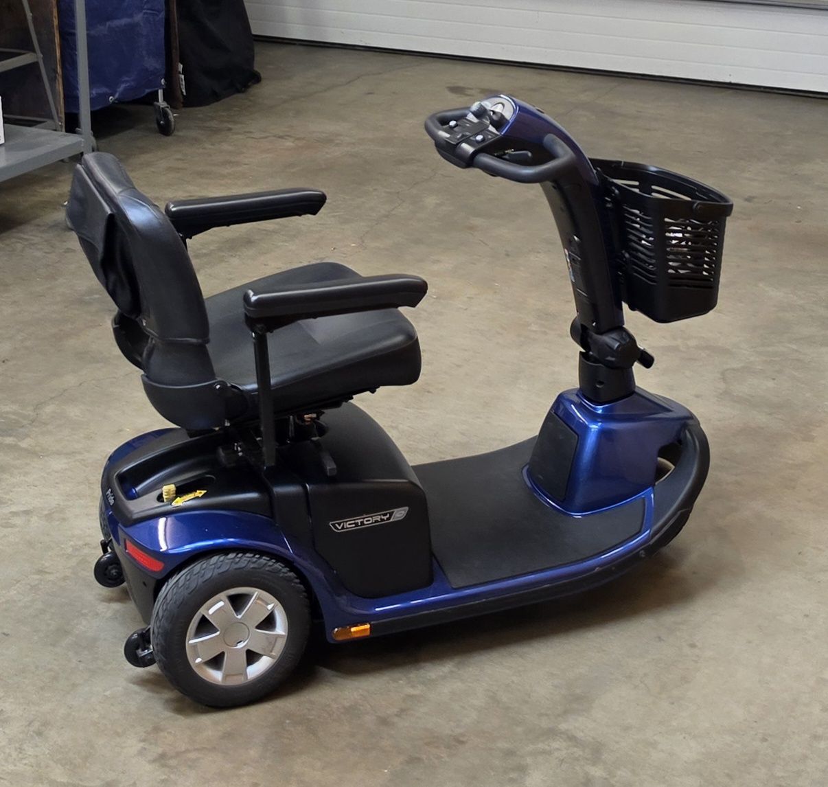 Pride Victory 10 3-Wheel Mobility Scooter - excellent condition