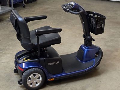 Pride Victory 10 3-Wheel Mobility Scooter - excellent condition