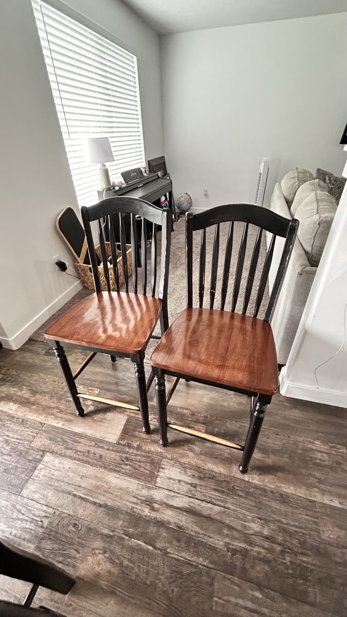 Table with 6 chairs